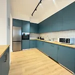 Gamehouse In The Center *
